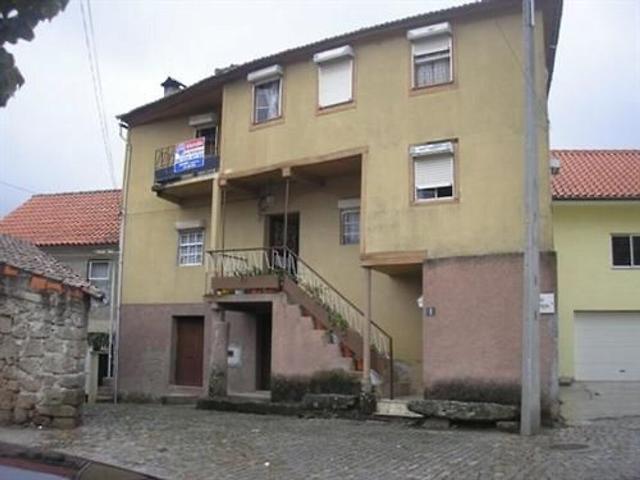 Moradia T3 à venda em Castelo de Penalva, Penalva do Castelo RE/MAX Portugal