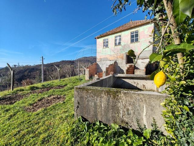 Moradia T3 à venda em Castro Daire
