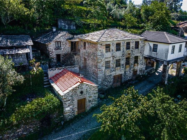 Moradia T3 à venda em Castro Daire