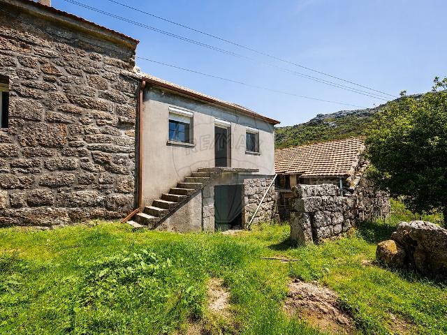 Moradia T3 à venda em Castro Laboreiro e Lamas de Mouro, Melgaço RE/MAX Portugal
