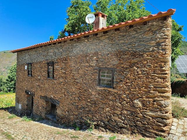 Moradia T3 à venda em Celas, Vinhais RE/MAX Portugal