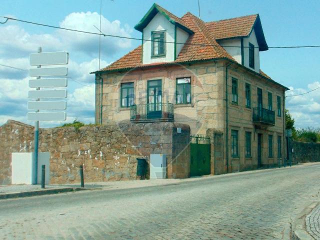 Moradia T3 à venda em Celorico da Beira