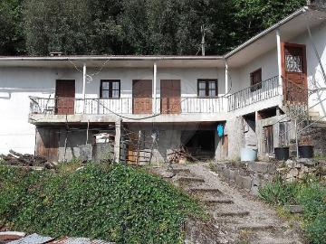 Moradia T3 à venda em Celorico de Basto
