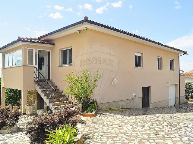 Moradia T3 à venda em Cerdal, Valença RE/MAX Portugal