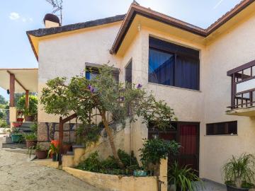 Moradia T3 à venda em Cinfães