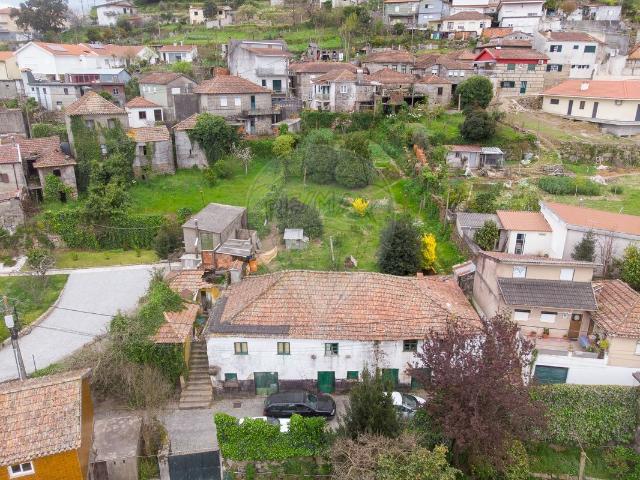 Moradia T3 à venda em Cinfães