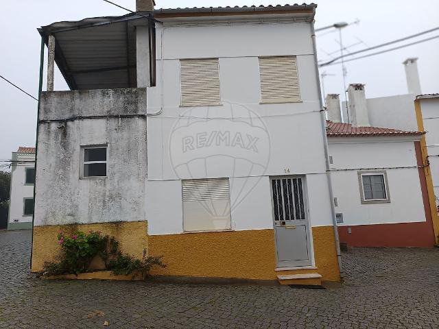 Moradia T3 à venda em Crato e Mártires, Flor da Rosa e Vale do Peso, Crato RE/MAX Portugal
