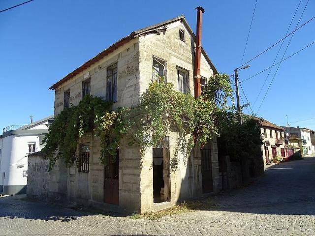 Moradia T3 à venda em Cunha Baixa, Mangualde RE/MAX Portugal