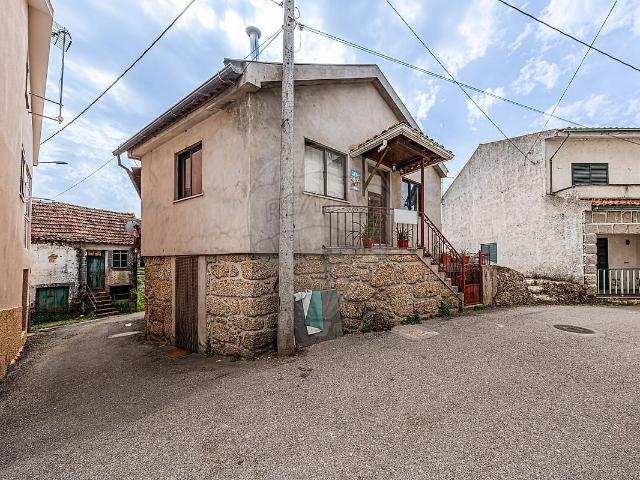 Moradia T3 à venda em Currelos, Papízios e Sobral, Carregal do Sal RE/MAX Portugal