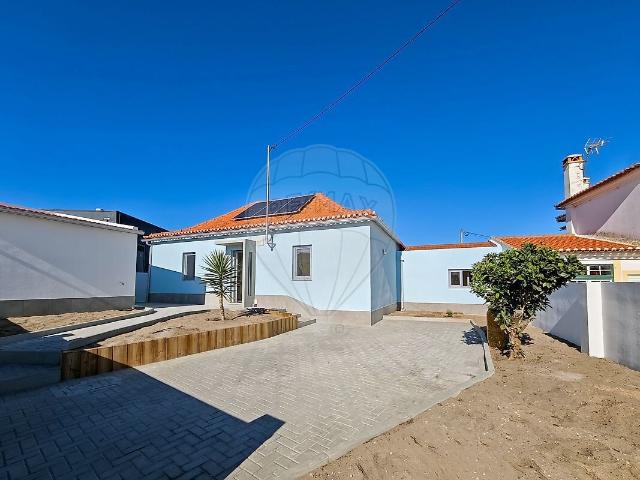 Moradia T3 à venda em A dos Cunhados e Maceira, Torres Vedras RE/MAX Portugal