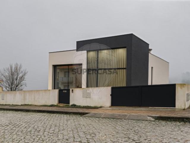 Moradia T3 à venda em Amarante