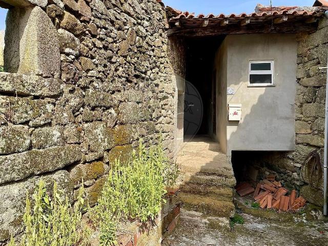 Moradia T3 à venda em Antas e Matela, Penalva do Castelo RE/MAX Portugal