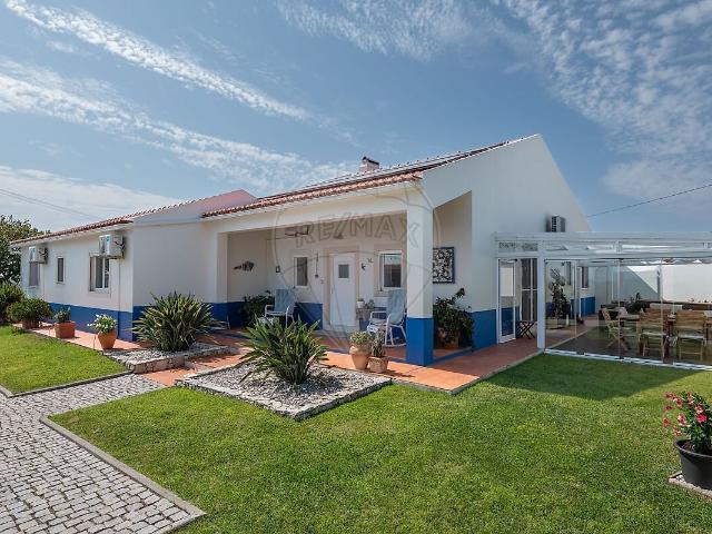 Moradia T3 à venda em Alvorninha, Caldas da Rainha RE/MAX Portugal