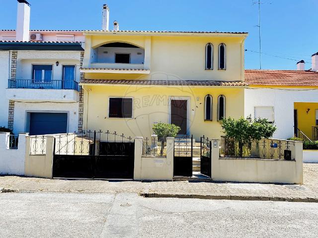 Moradia T3 à venda em Alcains, Castelo Branco RE/MAX Portugal