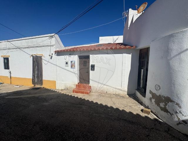 Moradia T3 à venda em Alcoutim