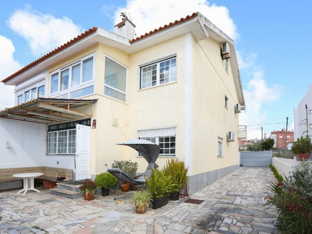 Moradia T3 à venda em Algueirão Mem Martins, Sintra RE/MAX Portugal