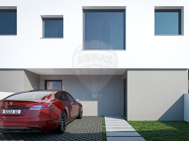 Moradia T3 à venda em Algueirão Mem Martins, Sintra RE/MAX Portugal