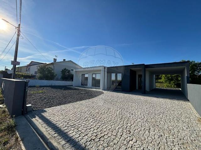 Moradia T3 à venda em Alijó, Alijó RE/MAX Portugal