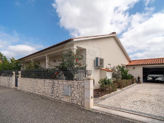 Moradia T3 à venda em Aljubarrota, Alcobaça RE/MAX Portugal