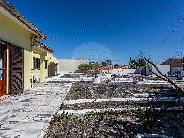 Moradia T3 à venda em Almargem do Bispo, Pêro Pinheiro e Montelavar, Sintra RE/MAX Portugal