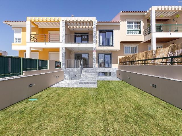 Moradia T3 à venda em Almargem do Bispo, Pêro Pinheiro e Montelavar, Sintra RE/MAX Portugal