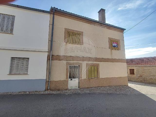 Moradia T3 à venda em Almeida