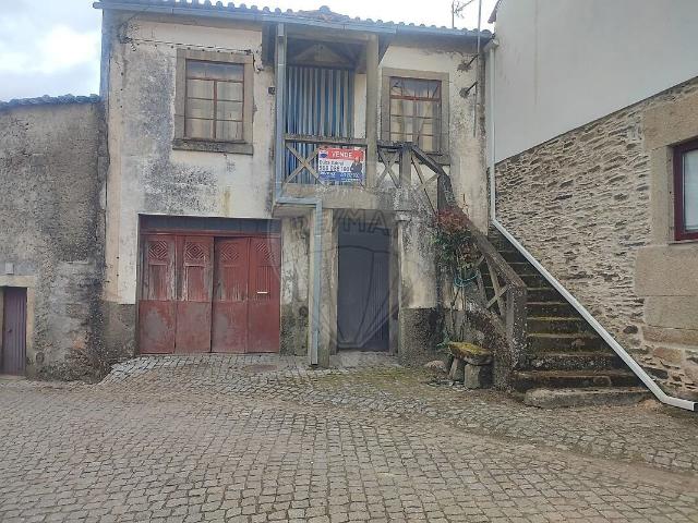 Moradia T3 à venda em Almofala e Escarigo, Figueira de Castelo Rodrigo RE/MAX Portugal