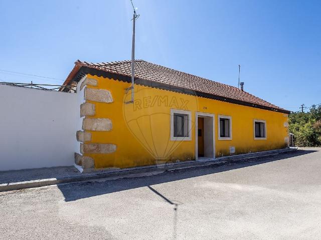 Moradia T3 à venda em Alqueidão da Serra, Porto de Mós RE/MAX Portugal