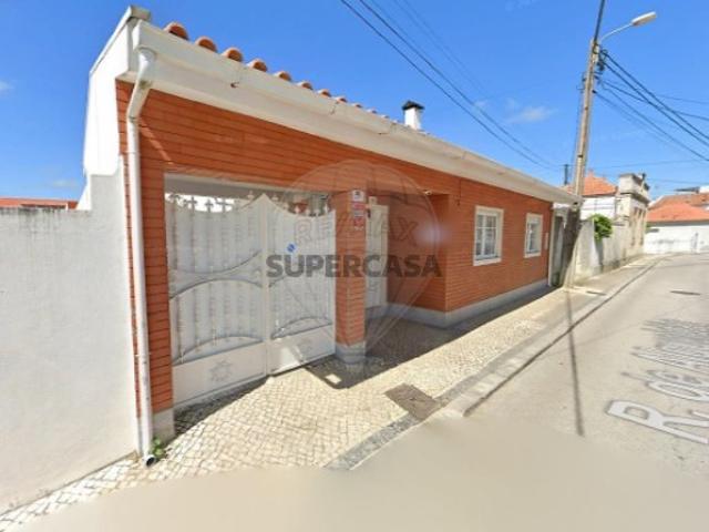 Moradia T3 à venda em Alqueidão