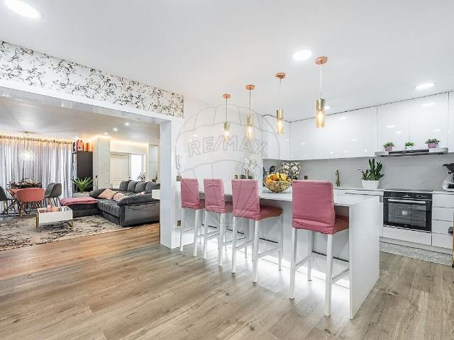 Moradia T3 à venda em Arnoso Santa Maria e Santa Eulália e Sezures, Vila Nova de Famalicão RE/MAX Portugal