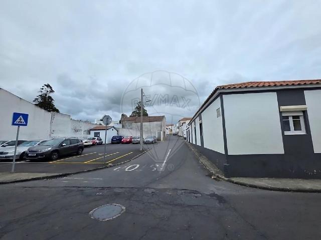 Moradia T3 à venda em Arrifes, Ponta Delgada RE/MAX Portugal