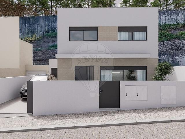 Moradia T3 à venda em Aver o Mar, Amorim e Terroso, Póvoa de Varzim RE/MAX Portugal