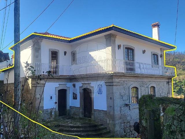 Moradia T3 à venda em Avô, Oliveira do Hospital RE/MAX Portugal