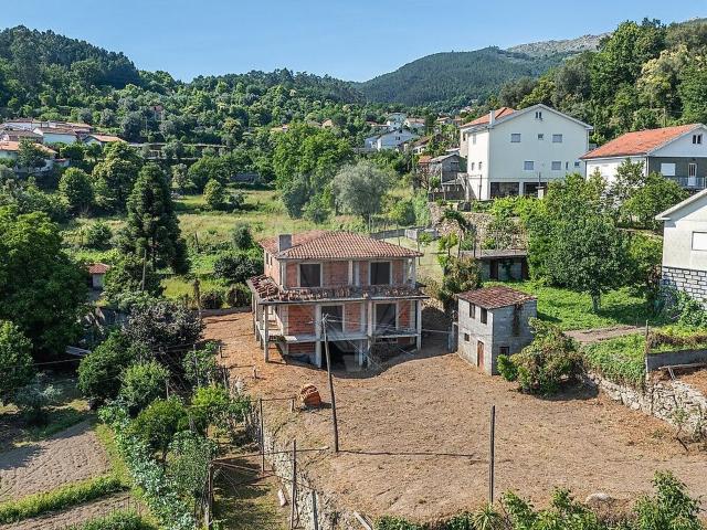 Moradia T3 à venda em Bouro Santa Maria, Amares RE/MAX Portugal