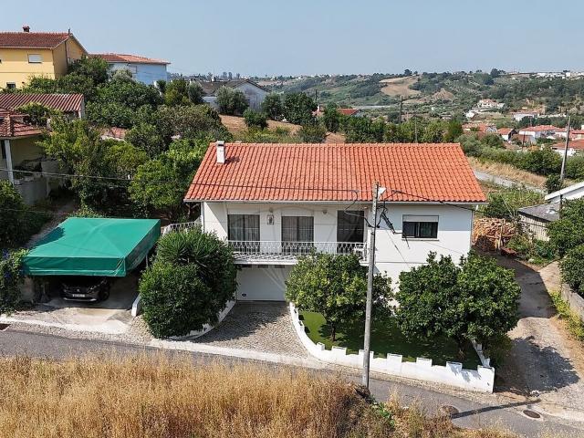 Moradia T3 à venda em Batalha, Batalha RE/MAX Portugal