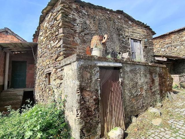 Moradia T3 à venda em Babe, Bragança RE/MAX Portugal