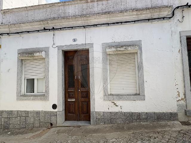 Moradia T3 à venda em Beja Salvador e Santa Maria da Feira, Beja RE/MAX Portugal
