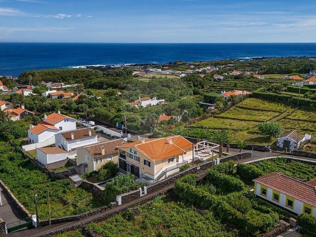 Moradia T3 à venda em Biscoitos, Praia da Vitória RE/MAX Portugal
