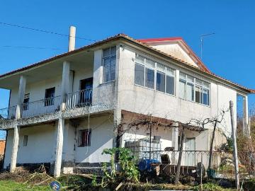 Moradia T3 à venda em Bragança