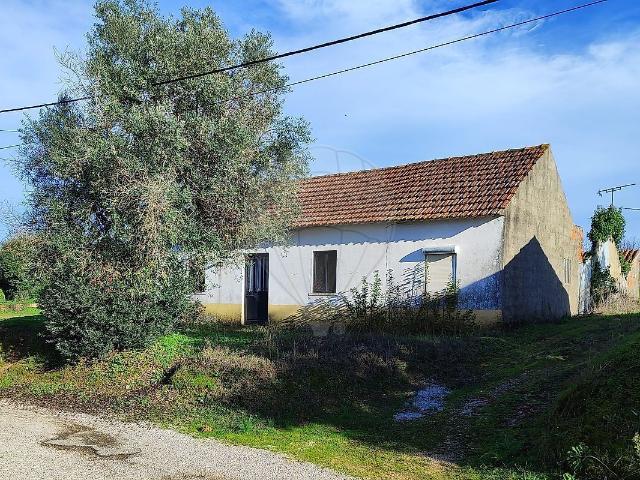 Moradia T3 à venda em Brogueira, Parceiros de Igreja e Alcorochel, Torres Novas RE/MAX Portugal