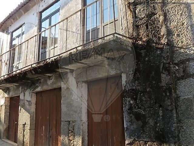 Moradia T3 à venda em Gouviães e Ucanha, Tarouca RE/MAX Portugal