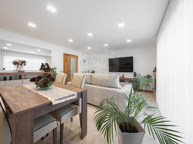 Moradia T3 à venda em Gondifelos, Cavalões e Outiz, Vila Nova de Famalicão RE/MAX Portugal