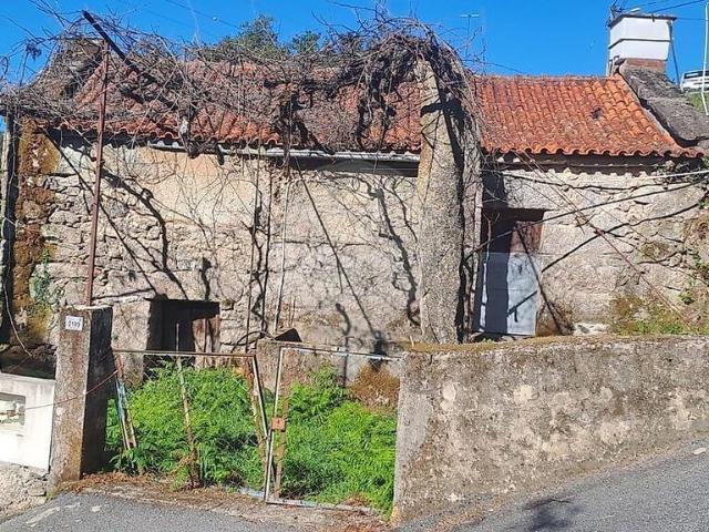 Moradia T3 à venda em Grade e Carralcova, Arcos de Valdevez RE/MAX Portugal