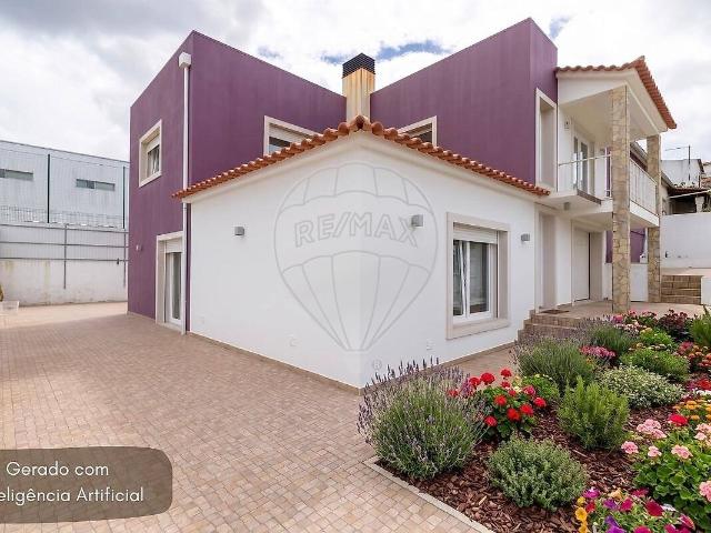 Moradia T3 à venda em Enxara do Bispo, Gradil e Vila Franca do Rosário, Mafra RE/MAX Portugal