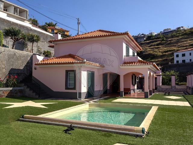 Moradia T3 à venda em Estreito da Calheta, Calheta Madeira RE/MAX Portugal