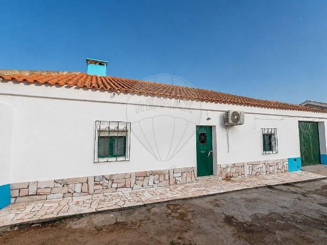 Moradia T3 à venda em Estremoz Santa Maria e Santo André, Estremoz RE/MAX Portugal