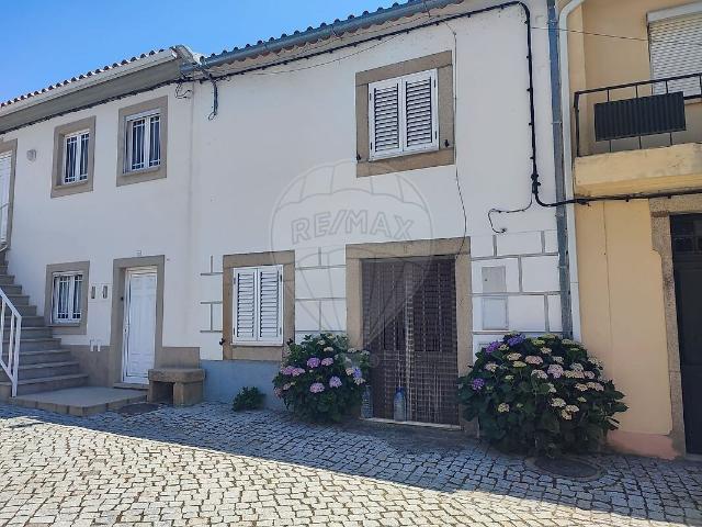 Moradia T3 à venda em Escalhão, Figueira de Castelo Rodrigo RE/MAX Portugal