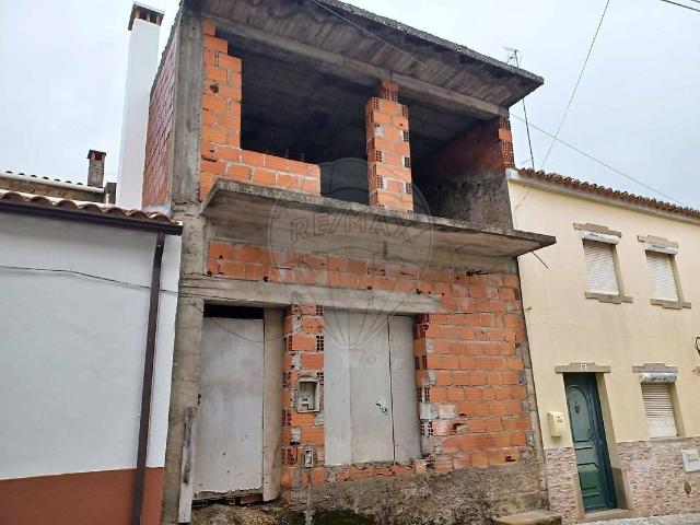 Moradia T3 à venda em Escalos de Cima e Lousa, Castelo Branco RE/MAX Portugal