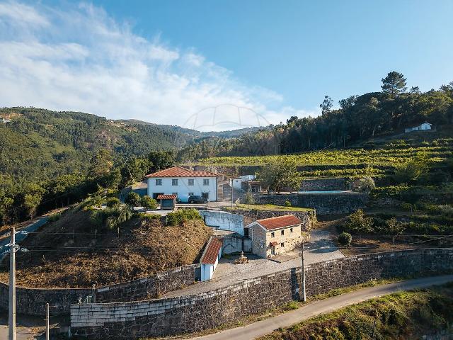 Moradia T3 à venda em Espadanedo, Cinfães RE/MAX Portugal
