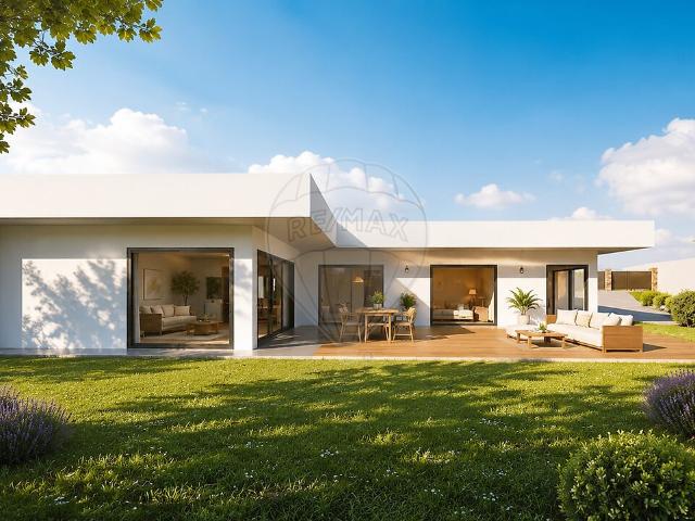 Moradia T3 à venda em Évora de Alcobaça, Alcobaça RE/MAX Portugal